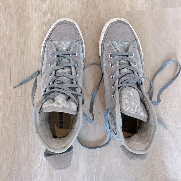 Coverse lined woman’s shoes - Picture 2 of 3